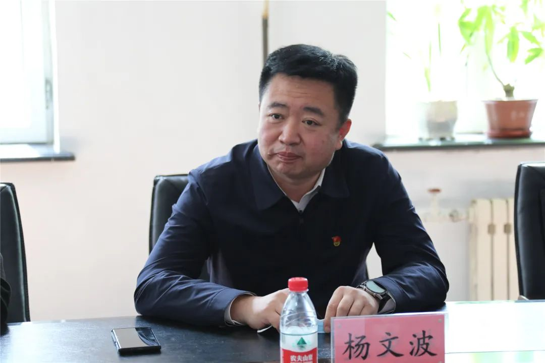 致敬最美天使富拉尔基区区委书记杨文波一行表彰慰问我院护理工作者